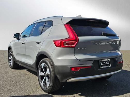 2024 Volvo XC40 B5 Plus Bright