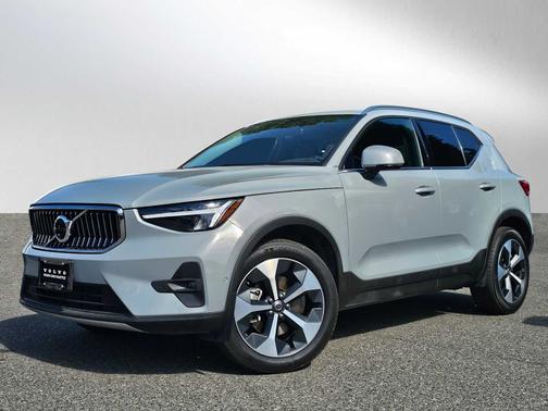 2024 Volvo XC40 B5 Plus Bright
