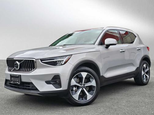 2024 Volvo XC40 B5 Plus Bright