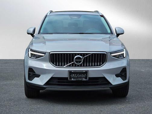 2024 Volvo XC40 B5 Plus Bright
