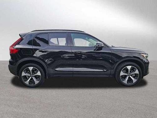 2025 Volvo XC40 Plus