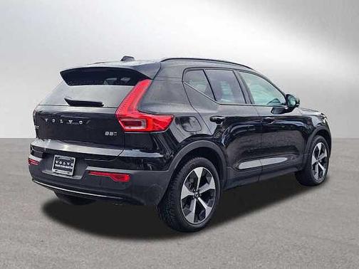 2025 Volvo XC40 Plus