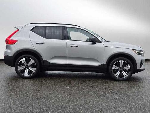 2023 Volvo XC40 Plus