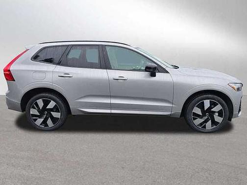 2024 Volvo XC60 Plus
