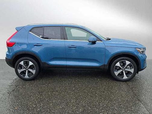 2025 Volvo XC40 Plus