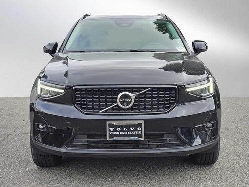 2024 Volvo XC40 B5 Plus Dark