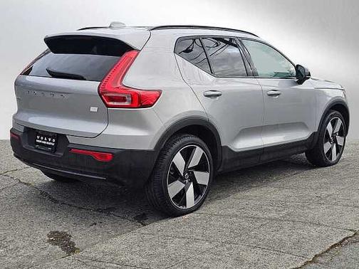 Silver Dawn 2023 Volvo XC40 Ultimate