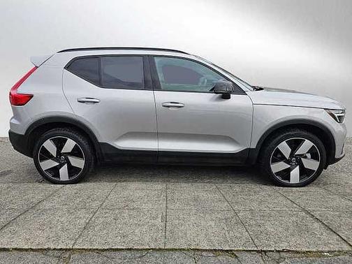 Silver Dawn 2023 Volvo XC40 Ultimate