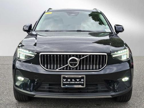 2023 Volvo XC40 B5 AWD Plus Bright