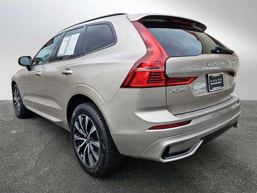 2024 Volvo XC60 B5 Core Dark