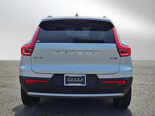 2024 Volvo XC40 Plus