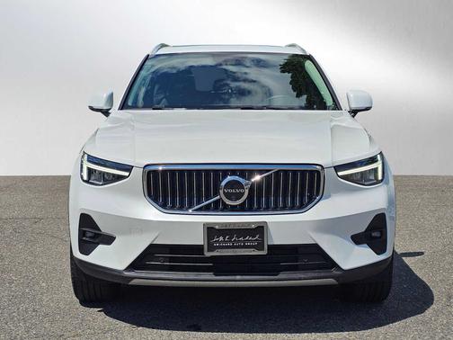 2024 Volvo XC40 B5 Plus Bright