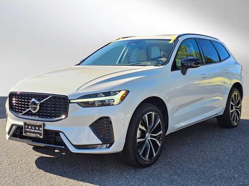 2023 Volvo XC60 B5 AWD Plus Dark