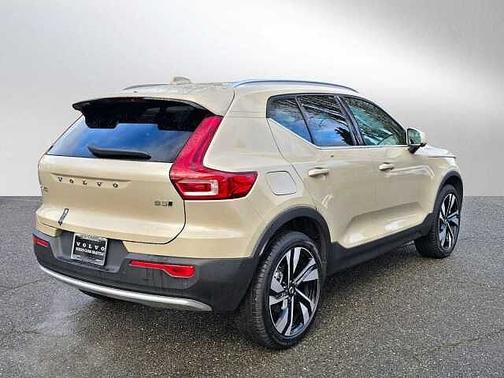2025 Volvo XC40 Plus