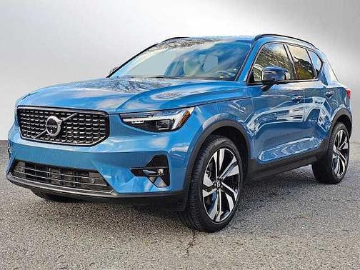 2024 Volvo XC40 Plus