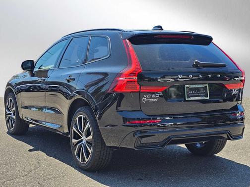 2024 Volvo XC60 B5 Ultimate Dark