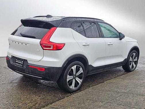2023 Volvo XC40 Plus