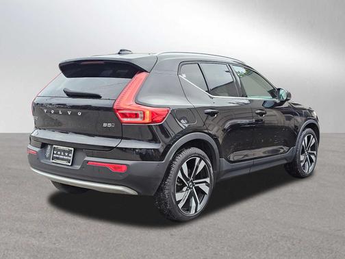 2023 Volvo XC40 B5 AWD Ultimate Bright
