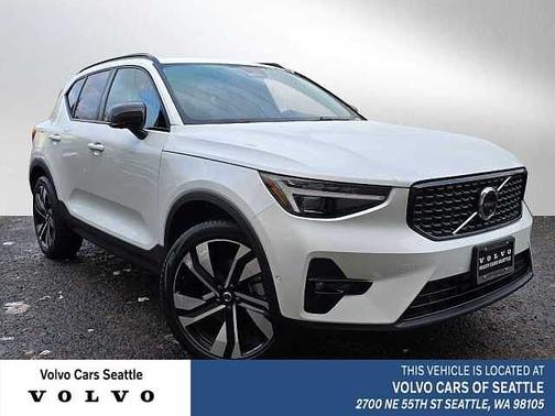 2024 Volvo XC40 B5 Ultimate Dark