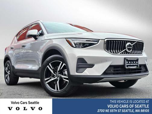 2025 Volvo XC40 B5 Core Bright Theme