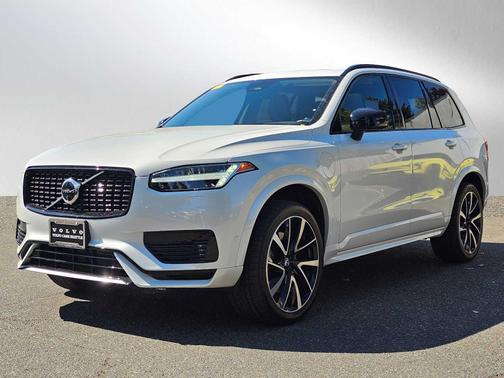 2023 Volvo XC90 Recharge Plug-In Hybrid Plus Dark 7-Seater