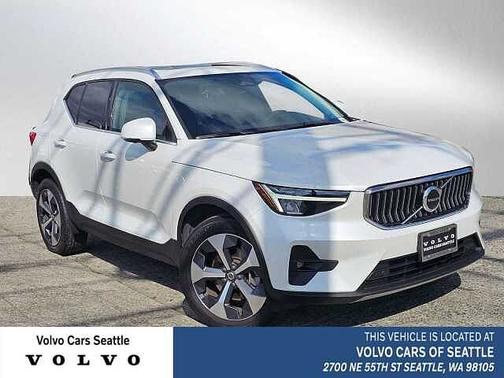 Crystal White 2023 Volvo XC40 Plus