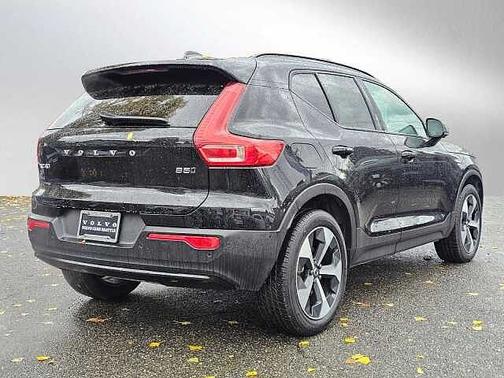 2025 Volvo XC40 Plus