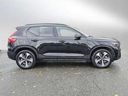2025 Volvo XC40 Plus