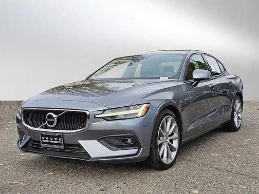 2021 Volvo S60 T6 Momentum