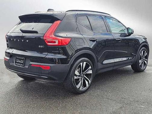 Onyx Black 2024 Volvo XC40 Plus