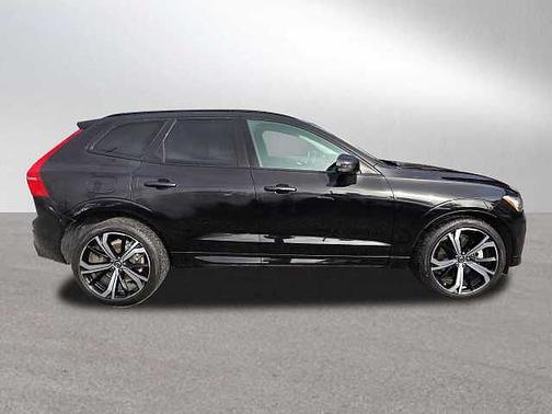 2023 Volvo XC60 B6 AWD Ultimate Dark