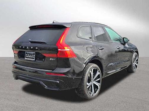 2023 Volvo XC60 B6 AWD Ultimate Dark