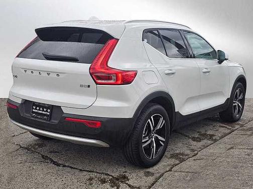 2025 Volvo XC40 Core