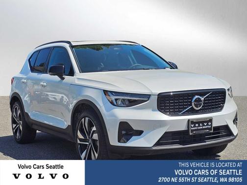 2024 Volvo XC40 B5 Plus Dark