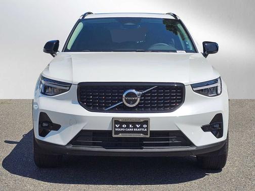 2024 Volvo XC40 B5 Plus Dark