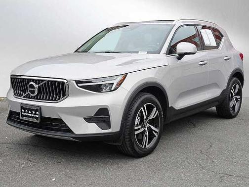 2025 Volvo XC40 Core