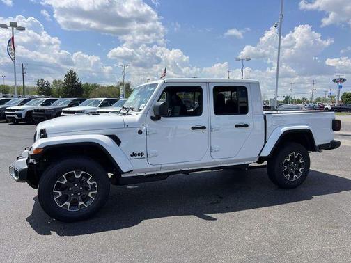 Bright White Clearcoat 2026 Jeep Gladiator Sport