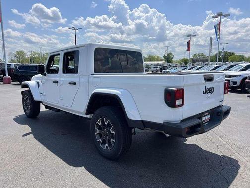 Bright White Clearcoat 2026 Jeep Gladiator Sport