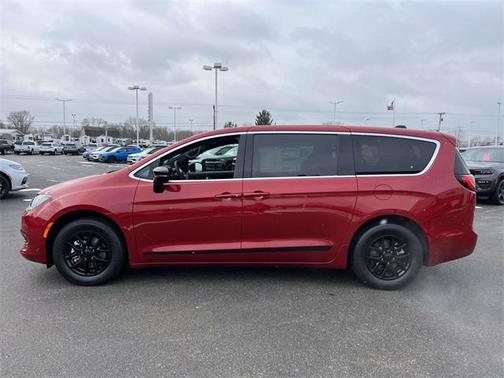 2026 Chrysler Voyager LX