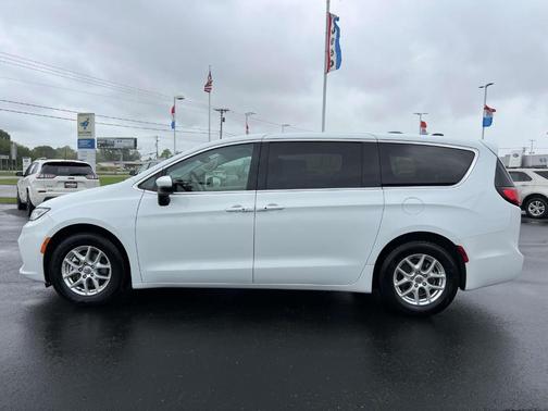 2023 Chrysler Pacifica Touring-L