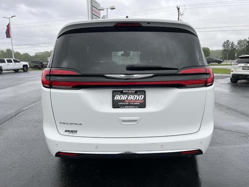 2023 Chrysler Pacifica Touring-L