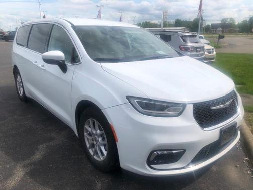 2023 Chrysler Pacifica Touring-L