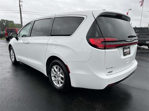 2023 Chrysler Pacifica Touring-L