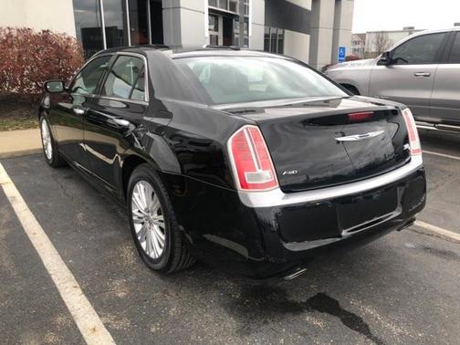2012 Chrysler 300C Luxury Series