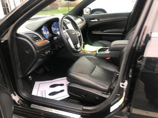 2012 Chrysler 300C Luxury Series