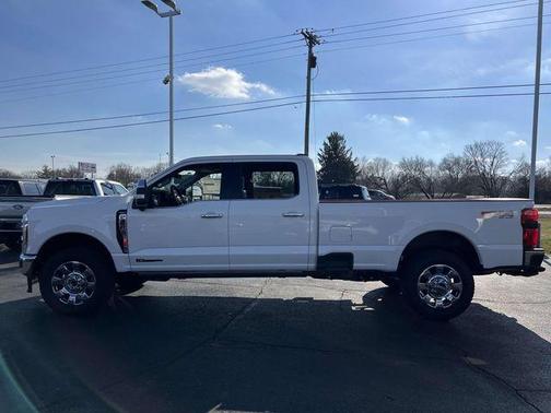 Star White 2025 Ford F-350 Lariat Super Duty
