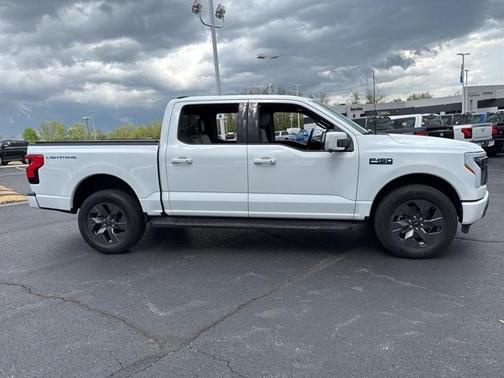2024 Ford F-150 Lightning LARIAT