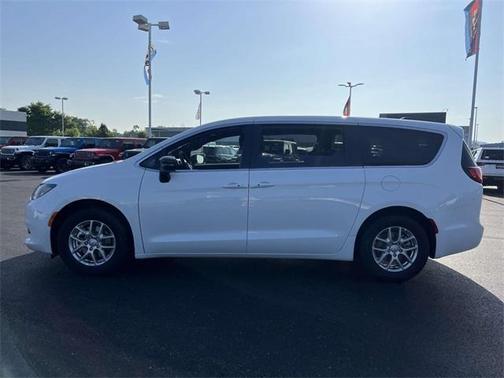2025 Chrysler Voyager LX