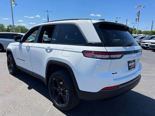 Bright White Clearcoat 2026 Jeep Grand Cherokee Limited