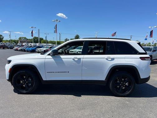 Bright White Clearcoat 2026 Jeep Grand Cherokee Limited